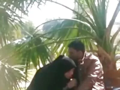 Có một số thứ kỳ quặc đang xảy sex jav nhat ra ở hàng ghế sau của chiếc xe này