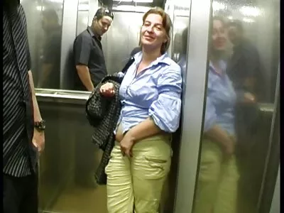 Sau bữa tiệc hấp dẫn tóc vàng sex dien vien nhat cảnh sát trong giường với hung người