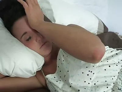 Brunette cô gái jav moi nhat cho một nóng thổi kèn và rides các tinh ranh và cums
