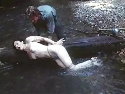 Đi bộ trong không khí trong lành làm cho cô gái tóc vàng bà già đói vì vòi nước phimsex nhật không che